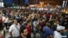 Митингующие намереваются теперь каждый день, в семь вечера по ереванскому времени собираться на площади Свободы для координации своих дальнейших действий