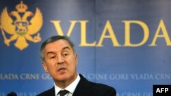 Milo Đukanović obavještava javnost o svom povlačenju sa mjesta premijera, decembar 2011.