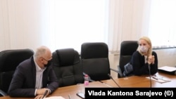 'Vremenom će se pokazati šta mora SDA da ustupi da bi direktorica Kliničkog centra ostala na toj funkciji', kaže ministar Vranić (na fotografiji na sastanku u Vladi Kantona sa direktoricom Izetbegović, april 2021).