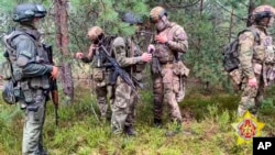 Беларускія вайскоўцы сіл спецыяльных аперацый і найміты з прыватнай ваеннай кампаніі «Вагнер» прымаюць удзел у тыднёвых манеўрах на палігоне каля памежнага пераходу ў Берасьці. 20 ліпеня 2023
