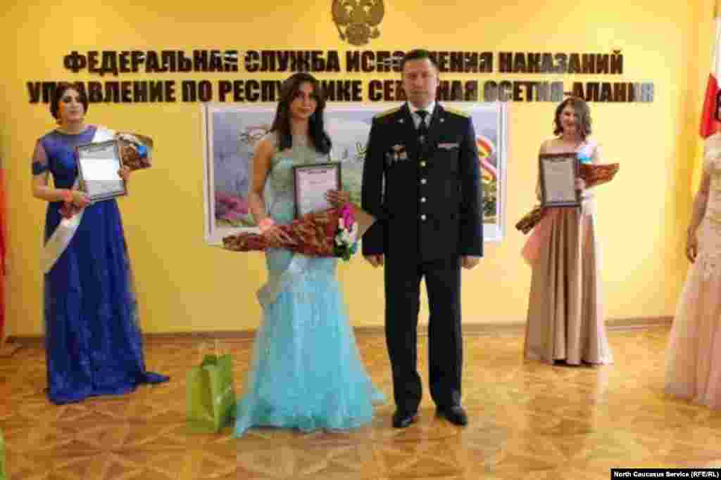 Из четырех участниц две – родные сестры. Одна стала "Мисс зрительских симпатий", а другая – "Мисс УИС"