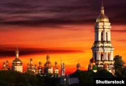 Києво-Печерська лавра – православний монастирський комплекс у Києві. Визначна пам’ятка історії та архітектури. 1994 року разом із Софійським собором внесений до переліку Світової спадщини ЮНЕСКО