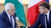 Fransiýanyň prezidenti Emmanuel Makron (sagda) we Palestin awtonomiýasynyň ýolbaşçysy Mahmud Abbas
