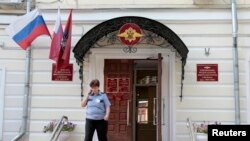 Вход в здание Федеральной миграционной службы России в Москве. Иллюстративное фото.