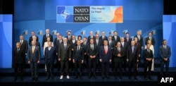 Лидеры стран НАТО позируют для общего фото во время саммита глав государств и правительств Организации Североатлантического договора (НАТО) в Гааге, Нидерланды, 25 июня 2025 года