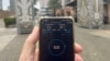 Сервис Speedtest на телефоне во Франции, архивное фото