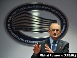 Božo Ljubić nakon sastanka 17. novembar 2011.