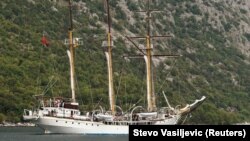 Vojni brod "Jadran"