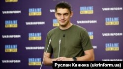 Мер зазначив, шо в місті відкрили близько десяти молодіжних організацій, які використовують для «патріотичного виховання»