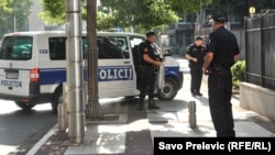 Policija ispred zgrade Višeg suda u Podgorici, septembra 2017.