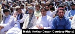 د پښتون ژغورنې غورځنګ مشر منظور پښتین او د پارلېمان غړی محسن داوړ د دته خېلو په جلسه کې - د ۲۰۲۱ز د مې ۲۶مه.
