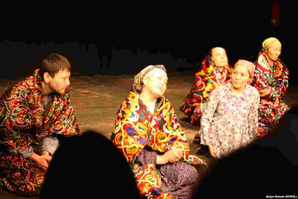 Режиссер де, әртістер де "Көшкіннің" Жаңаөзен оқиғасынан соң мүлдем басқаша реңк алғанын айтты.
