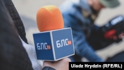 У постанові суду перераховані сайт телеканалу, його телеграм-канал, сторінки «Белсату» у фейсбуці та інших соцмережах