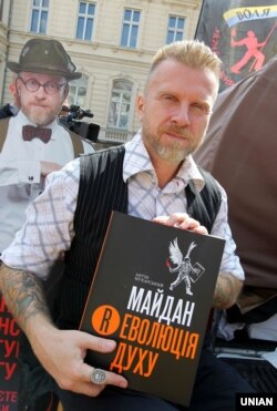 Антін Мухарський під час презентації своєї книги «Майдан. Революція Духу» на «Форумі видавців у Львові», 10 вересня 2015 року