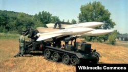 Американський зенітний ракетний комплекс HAWK під час перевантаження пускової батареї (архівне фото)