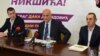 Lider Narodnog pokreta, Miodrag Davidović (u sredini)