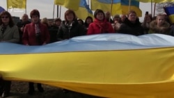Близько тисячі людей заспівали український гімн біля могили його автора – отця Михайла Вербицького (відео)