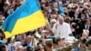 Папа Римський Франциск і українські військові на площі Святого Петра у Ватикані, 25 травня 2016 року