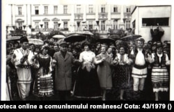 Vizită de lucru a lui Nicolae Ceauşescu în judeţul Arad, în martie 1979. O „horă a frăţiei şi unităţii” a avut loc în piața municipiului.