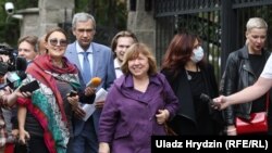 Сьвятлана Алексіевіч пасьля наведваньня Сьледчага камітэту, 26 жніўня 2020 году.