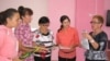 Бакча мөдире Бриллиант Абдрахманова (у) тәрбиячеләр белән