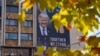 Slika novoizabranog predsednika Sjedinjenih Država na bilbordu u Prištini, Kosovo, 6. novembra 2024.