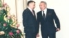 Рахат Алиев менен Нурсултан Назарбаев. Астана, 2001-жыл. (Сүрөт Рахат Алиевдин китебинен алынды) 