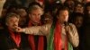 عمران خان په لاهور کې د خپلو پلویانو یوې غونډې ته وینا کوي - پخوانی انځور. 