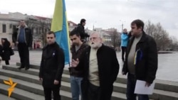 У Сімферополі мітингувальники вимагають відставки президента