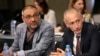 Председателят на комисията по образованието и науката Андрей Чорбанов (вляво) и министърът на образованието Красимир Вълчев, 24 април 2025 г.