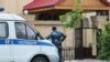 В Петербурге на пикетчика напали неизвестные. Его задержали, когда он сообщил об этом в полицию