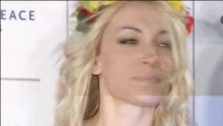 Инна Шевченко из Femen разделась на Берлинале за мир во всем мире
