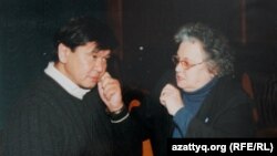 Лидер общественного движения «Поколение» Ирина Савостина и казахстанский политик Ермухамет Ертысбаев. Фото из личного архива Савостиной.