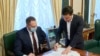 Андрій Єрмак (ліворуч) і Володимир Зеленський в Офісі президента