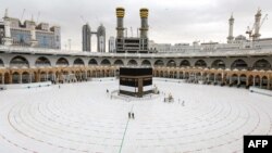 Паломники в Мекке. 28 июля 2020 года.