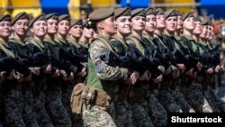 Після тестування жінками і зауважень екземпляри будуть доопрацьовані виробником
