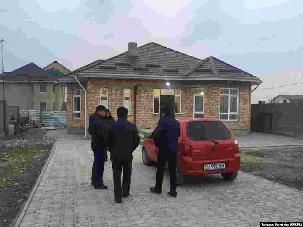 Бишкекте милиция адам өлтүргөн кылмышкерлерди издөө операциясын жарыялады.