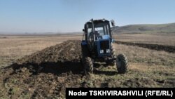 Зарубежные граждане будут обязаны обрабатывать землю либо исполнять взятые перед государством другие инвестиционные обязательства