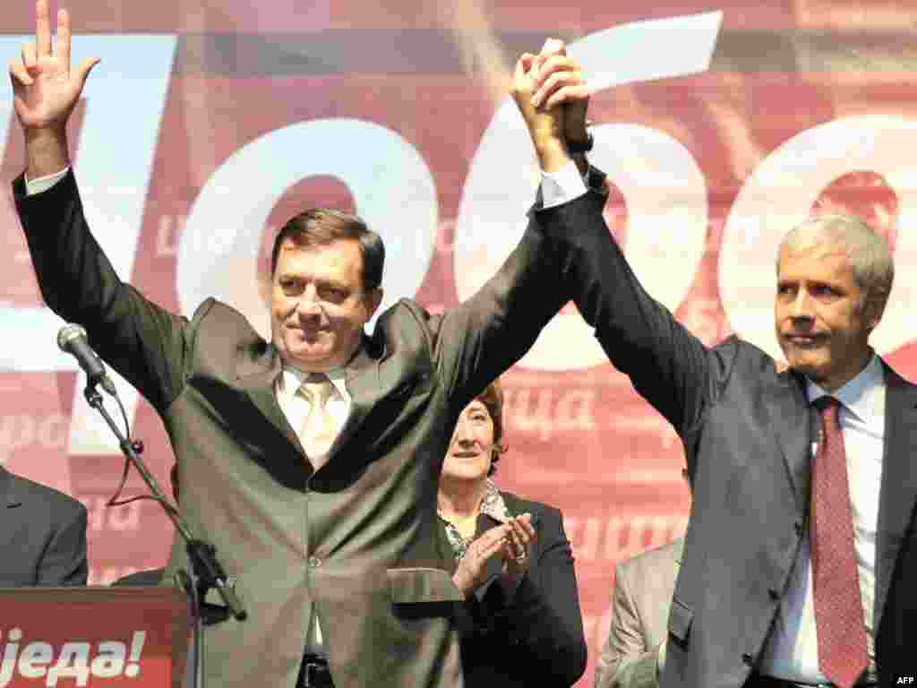 Predsjednik Srbije Boris Tadić sa Miloradom Dodikom u Doboju, 29. 09.2010.