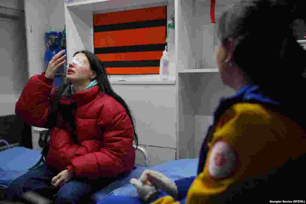 29 noyabr. Polis gözyaşardıcı qazdan istifadə edib. Etirazçılara ambulansda təcili tibbi yardım göstərilir.