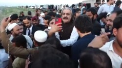 ګنډه پور په خيبر کې د پښتنو قامي جرګې ته ورغلی

