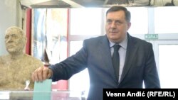 Milorad Dodik glasa na biračkom mestu u opštini Savski venac