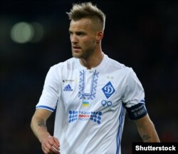 Футболіст «Динамо» Андрій Ярмоленко під час фінального матчу Кубка України між київським «Динамо» (Київ) і донецьким «Шахтарем». Харків, 17 травня 2017 року