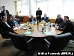 Sastanak šest lidera stranka (Zlatko Lagumdžija, Mladen Bosić, Sulejman Tihić, Božo Ljubić, Dragan Čović i Milorad Dodik) u Sarajevu, novembar 2011.