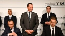 Predstavnici Srbije i Kosova, uz prisustvo Ričarda Grenela, potpisuju izjavu o namerama za obnovu železničkog saobraćaja i završetak autoputa između Beograda i Prištine između ta dva grada