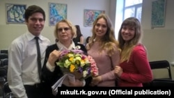Валентина Талызина (вторая слева)