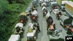 Deo konvoja izbeglih pred akcijom "Oluja", 7. avgust 1995.
