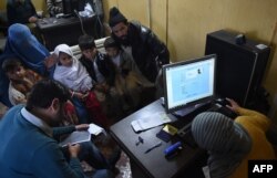 له ستنېدو وړاندې د کډوالو پلټنه کېږي