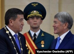 Действующий и бывший президенты на церемонии инаугурации. 24 ноября 2017 г.