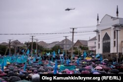 Гелікоптери над жалобним мітингом у Сімферополі, 18 травня 2014 року